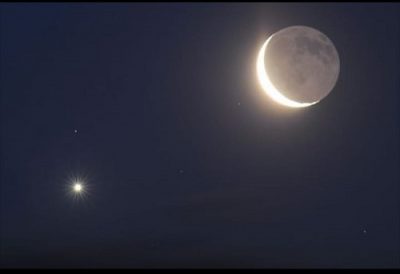 “اقتران القمر بالزهرة” يوم غد الجمعة ويمكن المشاهدة بالعين المجردة