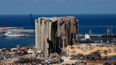 الكويت تتعهد بإعادة بناء صومعة القمح التي دمرها انفجار مرفأ بيروت