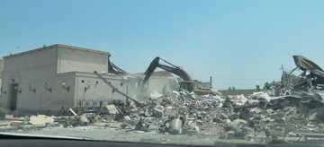 إزالة قصر أفراح ضمن تعديات على أراضٍ حكومية بمساحة 5400 م2 بنطاق بريمان