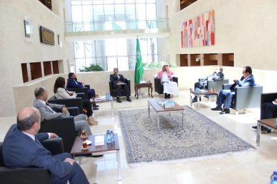 سفير المملكة لدى الأردن يلتقي وفداً من جماعة عمان لحوارات المستقبل