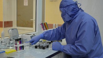 روسيا تبدأ تجارب سريرية للقاحها المضاد لكورونا