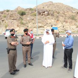 محافظ العاصمة عدن يضع حجر الأساس لأربعة من مشاريع الطرق