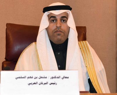 البرلمان العربي يمنح الدكتور مشعل بن فهم السلمي وسام “البرلمان”