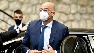 اليونان تتهم تركيا باحتجاز وزير خارجيتها “في الجو”