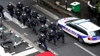 الشرطة الفرنسية تقتل رجلا ذبح مدرسا في شارع بإحدى ضواحي باريس