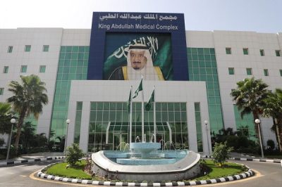 ذوو سيدة سعودية متوفية دماغياً يتبرعون بأعضائها بمجمع الملك عبد الله الطبي بجدة
