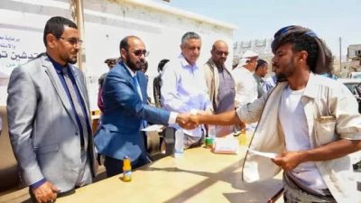 البرنامج السعودي لتنمية وإعمار اليمن يدشن مشاريع تنموية بتوزيع”20″ قارباً حديثة للصيادين بمحافظة شبوة