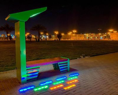 أمانة تبوك تشرع في تركيب ” الكراسي الذكية ” لبث الإنترنت مجاناً في الحدائق والأماكن العامة
