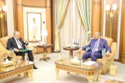 السفير المصري يثمن دور المجلس الانتقالي مع التحالف العربي في مختلف المجالات