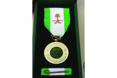 منح ميدالية الاستحقاق من الدرجة “الثالثة” لـ 59 مواطنًا لقاء تبرع كل منهم بدمه لـ 10 مرات