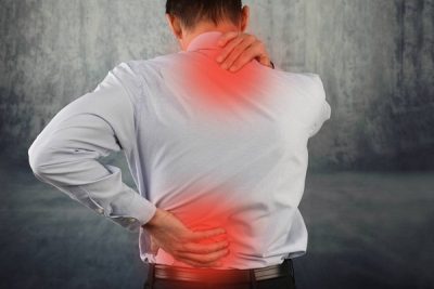 كيف يمكن أن تؤثر حالتك العاطفية على الألم الذي تشعر به في ظهرك!