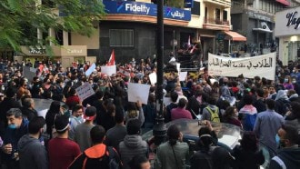 مسيرة طلابية في بيروت ضد رفع رسوم الجامعات الأجنبية