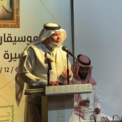 الأمير عبدالعزيز بن سعد يسلم تكريم وزارة الموارد البشرية والتنمية الاجتماعية لجود حائل