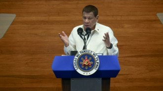 رئيس الفلبين نافيا خلافة ابنته له: “المرأة لا تصلح للرئاسة‎”