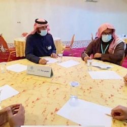 عمانيون يسعون لإحياء قرية طمستها الرمال قبل 30 عاماً