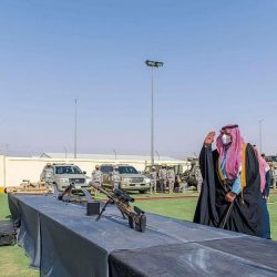 مغامرون سعوديون يقفون على موقع مضرب النيزك في الربع الخالي