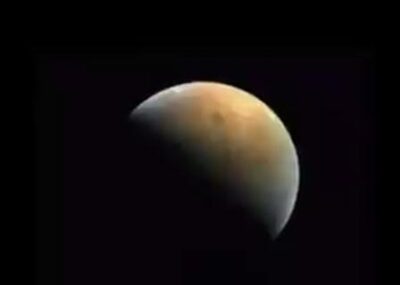 أول صورة لـ ‎المريخ يرسلها مسبار الأمل من ارتفاع 25 ألف كيلومتر