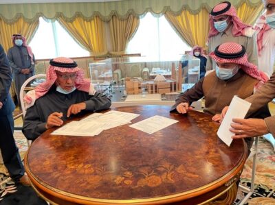 توقيع عقد جامع الشيخ سعيد بن عبدالعزيز بن مشيط بمحافظة خميس مشيط