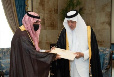 الأمير خالد الفيصل يكرم عدداً من ضباط وأفراد المديرية العامة لمكافحة المخدرات