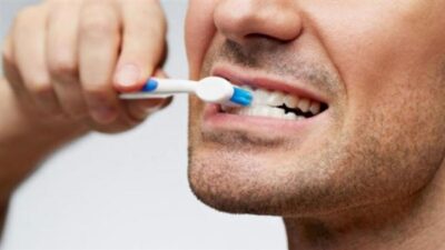 التكاسل عن غسل الأسنان.. دراسة تكشف “عواقب وخيمة”