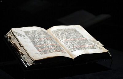 “نوادر مخطوطات المسجد النبوي” معرض يثري زائريه بطرق تدوين وحفظ المخطوطات قديماً