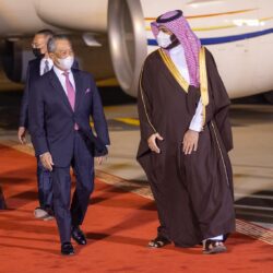 ملك الأردن يصل الرياض ومحمد بن سلمان في مقدمه مستقبليه
