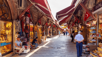 تراجع إيرادات السياحة التركية 40% في الربع الأول من العام الحالي