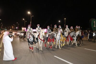 بالصور.. مسيرة بالخيول في الطائف انطلاقا لحملة “ممتثل” عشانِ أحب الطائف