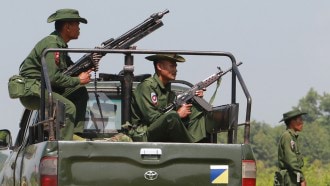 ميانمار تشن ضربات جوية بعد هجمات ميليشيا معارضة للانقلاب