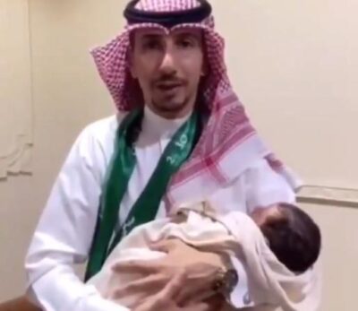 بالفيديو.. مقيم في المملكة يرزق بمولودة ويطلق عليها اسم “بدوية”
