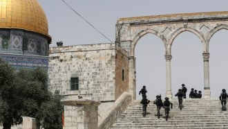 الرئاسة الفلسطينية تحذر من العودة للعنف بعد اقتحام المسجد الأقصى