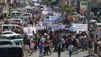 مسيرات غاضبة في تعز اليمنية احتجاجا على تردي الخدمات وفساد حزب الإصلاح