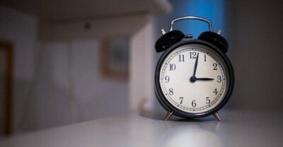 الاستيقاظ مبكرا بساعة عن المعتاد. دراسة تكشف “فائدة عظيمة”