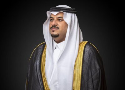نائب أمير منطقة الرياض يؤدي صلاة الميت على الشيخ ناصر الشثري
