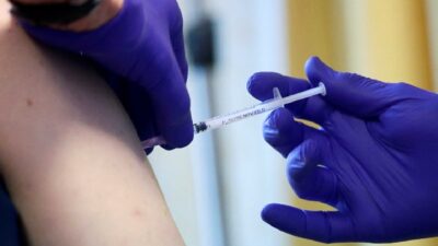 وزارة الصحة: لقاح فيروس كورونا لا يتعارض مع أدوية جرثومة المعدة