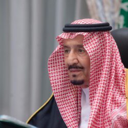 رئيس جمهورية القمر المتحدة يمنح السفير السعودي  وسام الهلال الأخضر