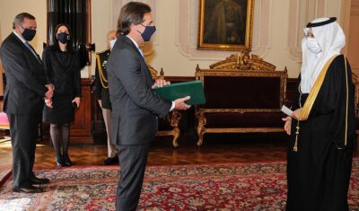 سفير خادم الحرمين الشريفين لدى جمهورية الأوروغواي يقدم أوراق اعتماده للرئيس الأوروغواني
