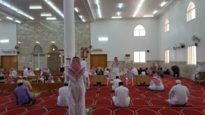الشؤون الإسلامية تعيد افتتاح 11 مسجد بعد تعقيمها في 4 مناطق