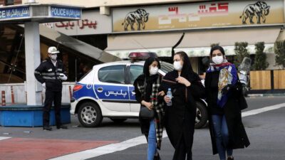 إيراني يطلق النار على زوجته أمام مبنى حكومي ويلوذ بالفرار
