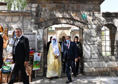 وزير الشؤون الإسلامية يزور مسجد الغازي خسروا بيك والمدرسة والمكتبة الإسلامية بسراييفو