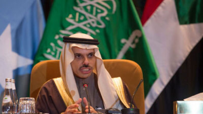 وزير الخارجية يعلن تضامن السعودية مع اليونان في مواجهة الحرائق