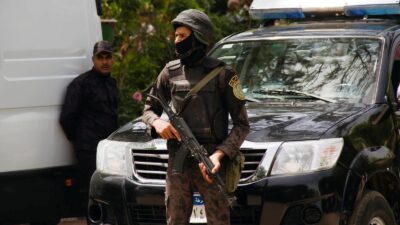 سائق مصري يقتل زميله إثر خلاف على أولوية التحميل