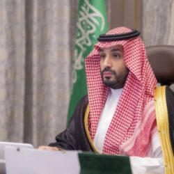 الأمير سعود بن جلوي يضع أولى قطع الليغو لبناء أكبر مجسّم فورمولا 1