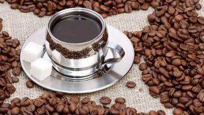 دراسة أمريكية تحذر: محبو القهوة أكثر عرضة للإصابة بأمراض الكلى