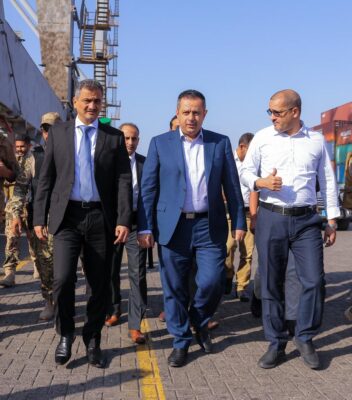 رئيس الوزراء اليمني ومحافظ عدن في زيارة ميدانية لميناء عدن والمحطة التحويلية لكهرباء الرئيس ” بترومسيلة “