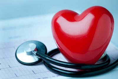 منها آلام الفك والرقبة.. 6 علامات تحذيرية تشير لإصابتك بأزمة قلبية