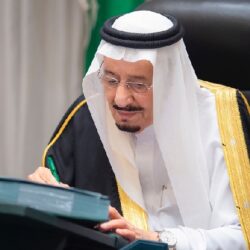 السلطان هيثم بن طارق يمنح ولي العهد السعودي وسام عُمان المدني من الدرجة الأولى