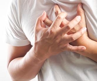 استشاري أمراض قلب يحذر من إهمال التحكم في ضغط الدم لفترات طويلة
