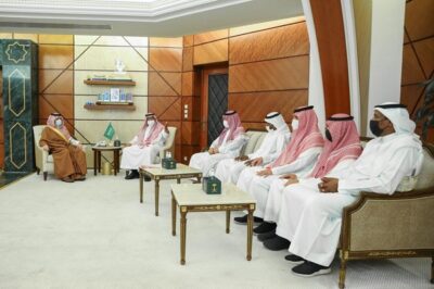 أمير المنطقة الشرقية يستقبل رئيس وأعضاء مجلس إدارة نادي القيصومة