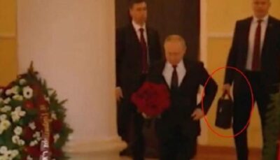 بالفيديو.. بوتين يصطحب “الحقيبة النووية” الروسية أثناء مراسم عزاء في كنيسة
